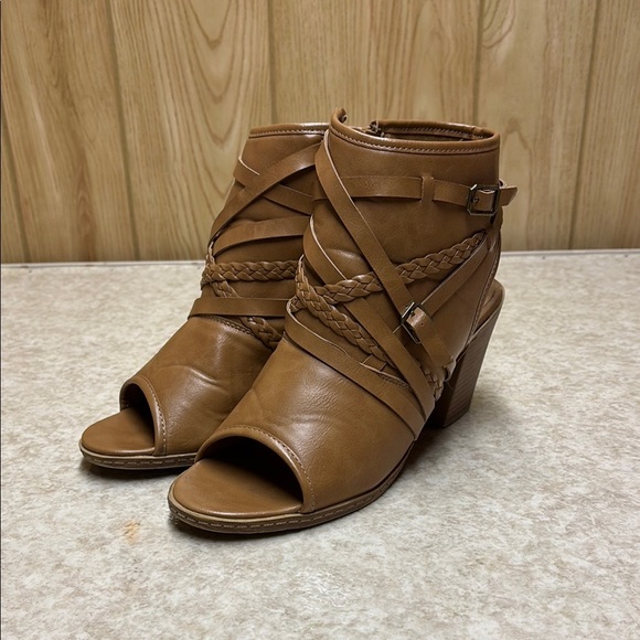 Shoes - Maurice’s Women's Tan Heeled Sandals. Size 10